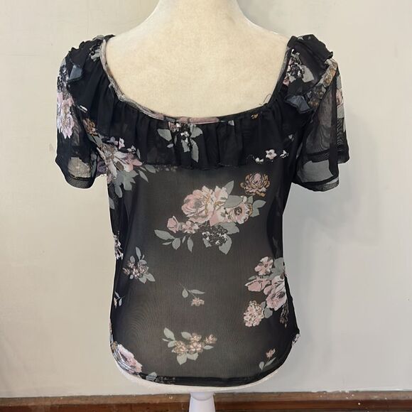 Almost Famous black floral sheer short sleeve top Ruffle neckline Size XL EUC - Picture 5 of 9